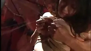 ประตูหลังผมน้ำตาลเข้มสนุกกับของเล่น ดู คลิป วีดีโอ โป็