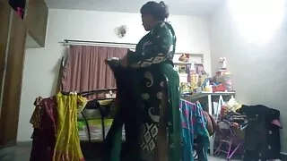 บนเตียงผมน้ำตาลเข้ม วีดีโอ โป๊ ฝรั่ง