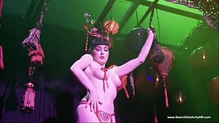 สาวทันสมัยหลายคนดึงดูดผู้ชายด้วยการแสดงกาม วีดีโอ โป๊